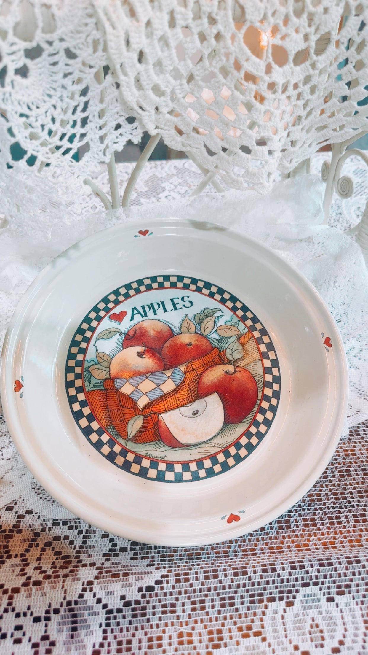 Susan Winget “Apples” Pie Plate – Certified International