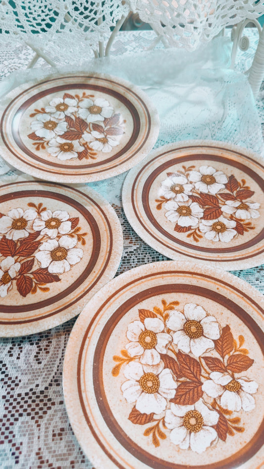 Vintage Floral Melamine Plates (Set of 4)